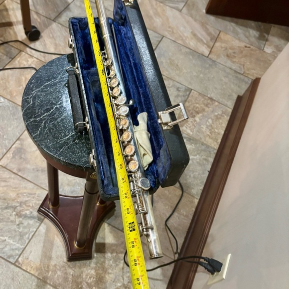 Armstrong Silver Flute with Black Case - Picture 12 of 12